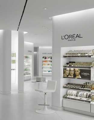 融合之美 專賣店化妝品展示柜與預(yù)包裝食品銷售區(qū)的協(xié)同設(shè)計(jì)